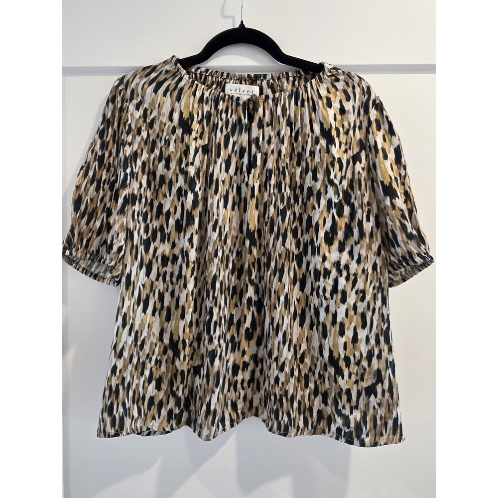 VELVET By Graham & Spencer V-Neck Short Sleeve Top Animal Print Artistic